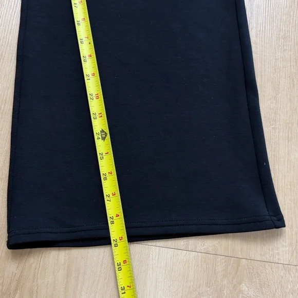 Spanx AIR ESSENTIALS Wide Leg Pant BLACK
Size XS PETITE - Picture 9 of 9